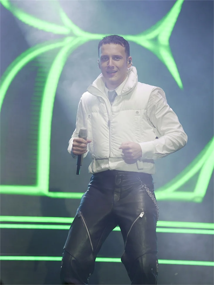 Edis konserinden eğlenceli görüntüler...