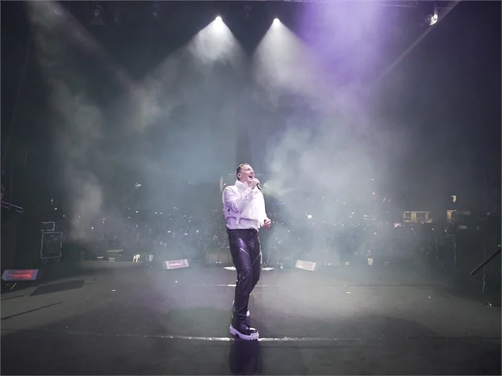 Edis konserinden eğlenceli görüntüler...