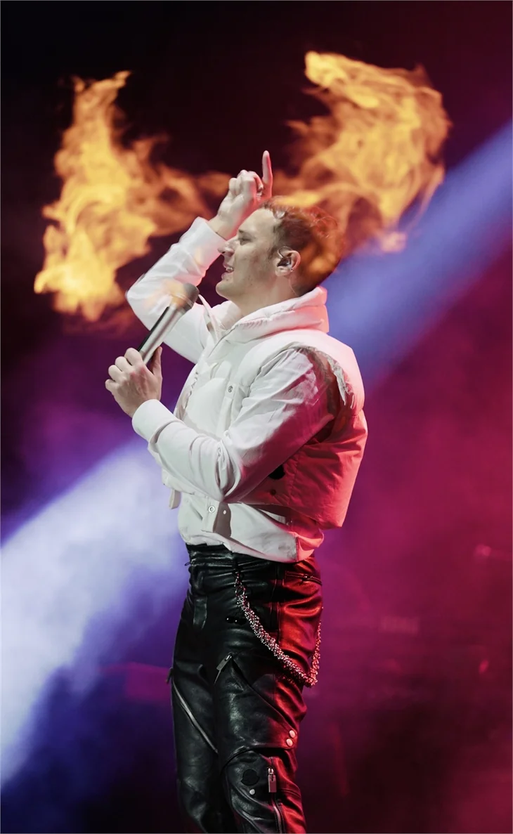 Edis konserinden eğlenceli görüntüler...