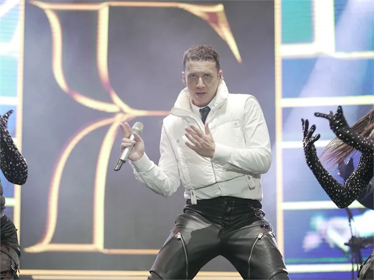Edis konserinden eğlenceli görüntüler...