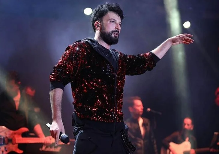 Tarkan'dan dans şov! Megastar sahnede döktürdü!