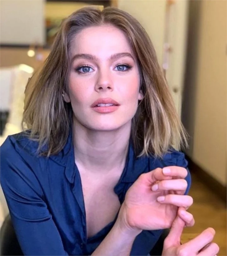 Camdaki Kız'ın Nalan'ı Burcu Biricik: Garsonluk yaptım!