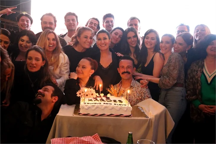 Üç Kız Kardeş ekibi izleme yemeğinde bir araya geldi…