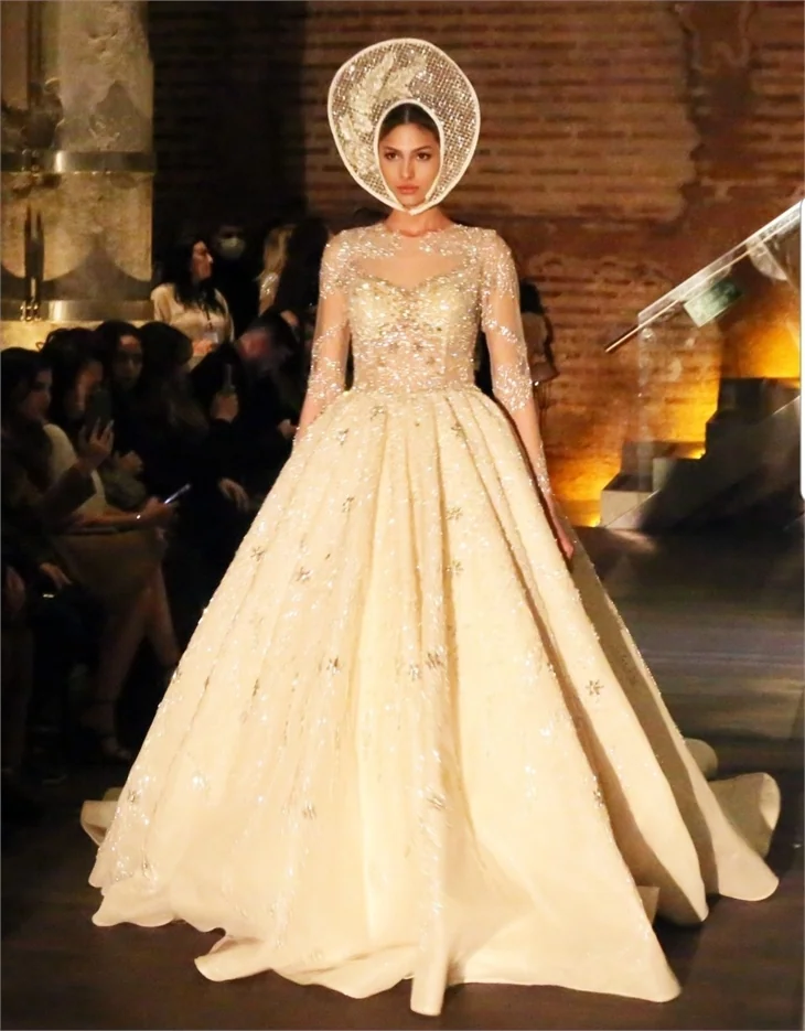 Taçlı güzeller tarihi Şerefiye Sarnıcı’nda Ricchezza Bridal defilesinde izleyenleri büyüledi