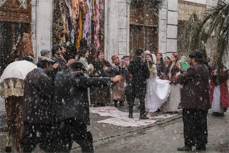 Aziz'de kar altında çekilen düğün sahneleri dikkat çekti!