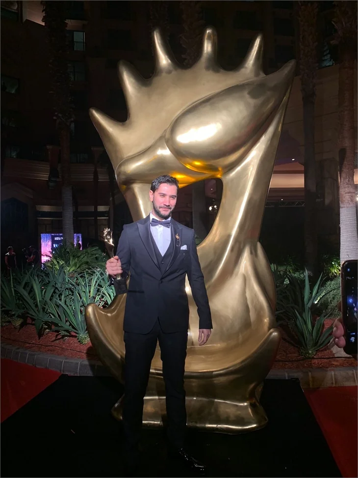 Uğur Güneş, Dubai'de ödül aldı!