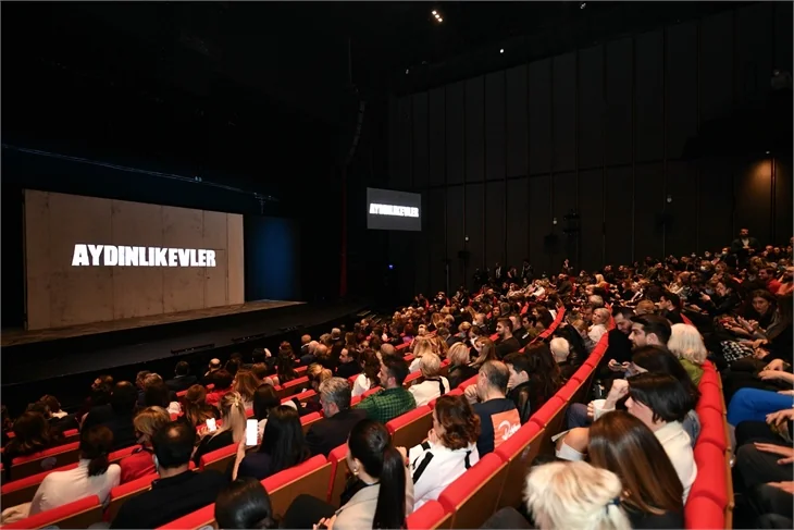 "Aydınlıkevler" galasına ünlü akını