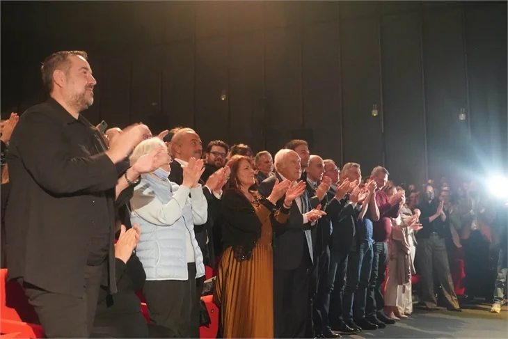 "Aydınlıkevler" galasına ünlü akını
