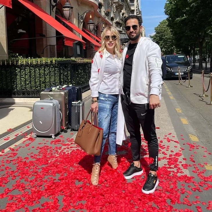 Seda Sayan ile Çağlar Ökten'in yoluna gül döktüler!