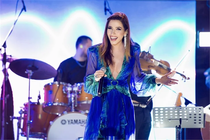 Burcu Güneş, Alanya’ya yazı getirdi!
