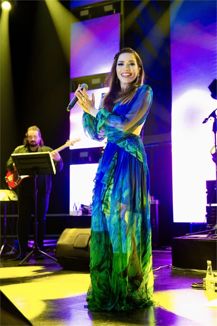 Burcu Güneş, Alanya’ya yazı getirdi!