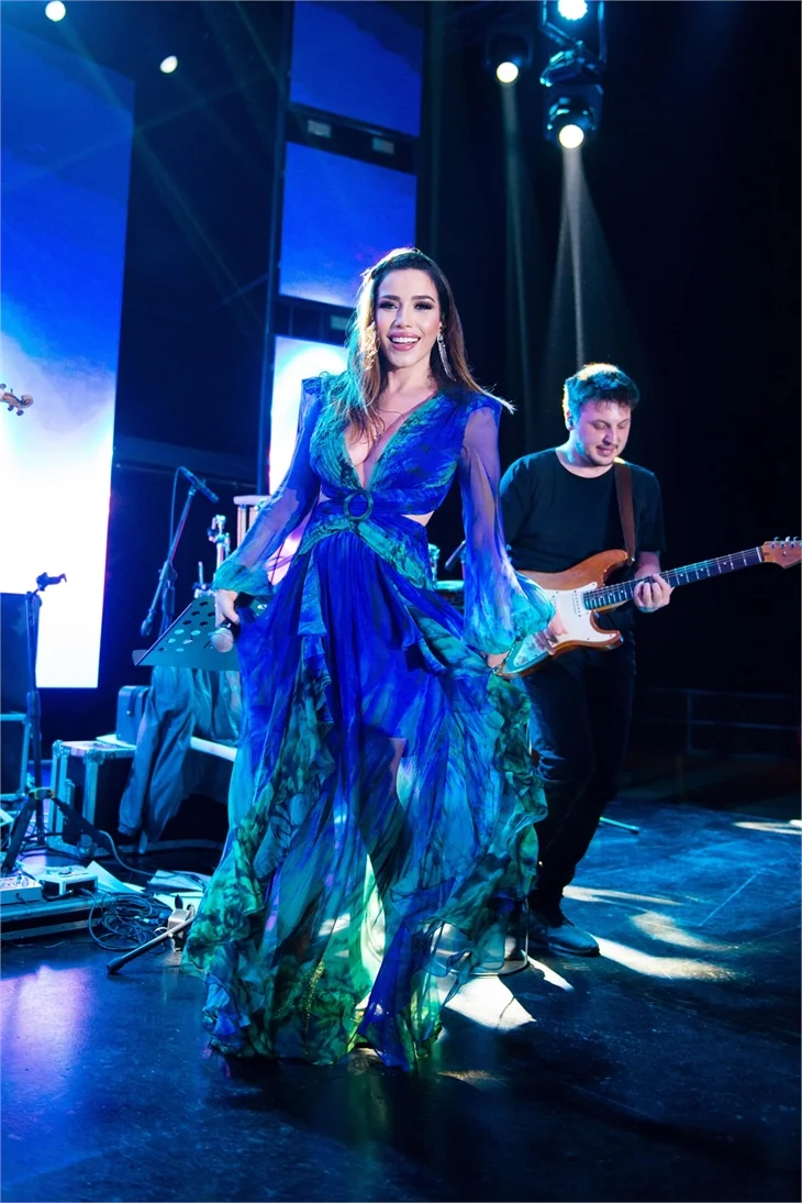 Burcu Güneş, Alanya’ya yazı getirdi!