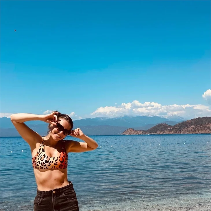 Aslı Enver'in doğum günü tatili!
