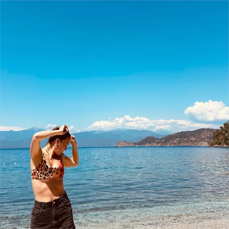 Aslı Enver'in doğum günü tatili!