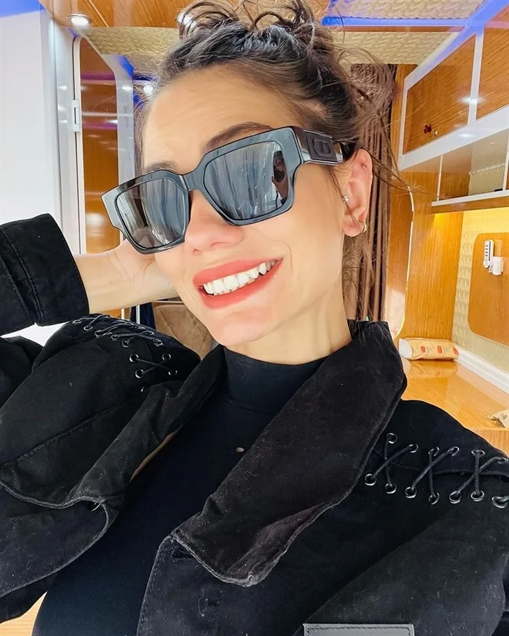 Demet Özdemir'den karavan pozları...