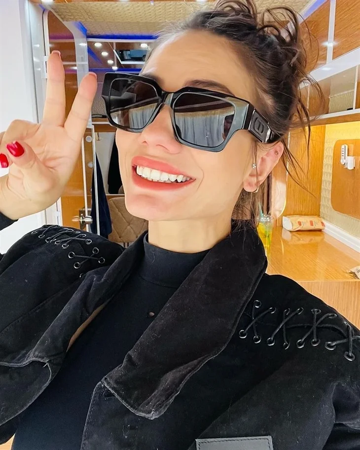 Demet Özdemir'den karavan pozları...