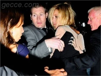 KATE MOSS ZİL ZURNA..