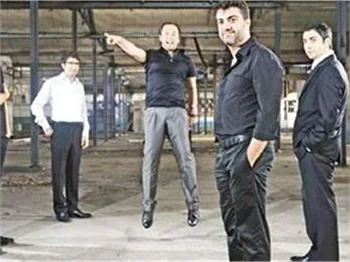BİZ HİÇ SIKICI VE ASIK SURATLI İNSANLAR OLMADIK