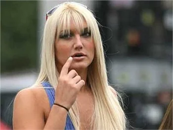 Travestiye benzeyen 10 ünlü!
