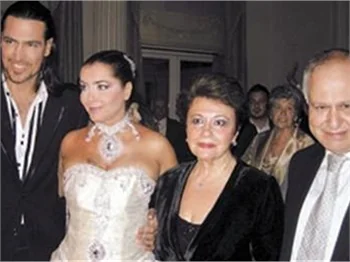 ATİNA'DA EVLENDİ