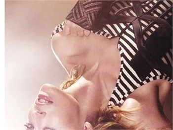 kylie minogue muhteşem pozlarla döndü!