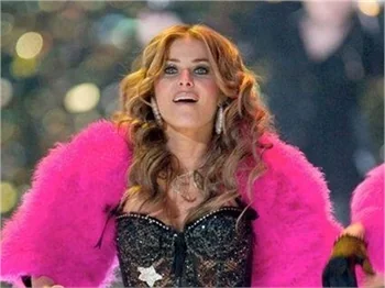carmen electra en teşhirci ünlü seçildi.