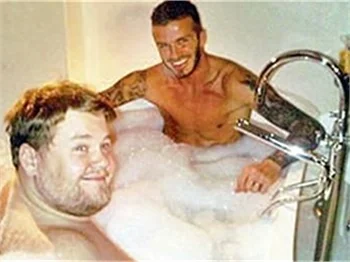 DAVID BECKHAM BİR ERKEKLE BİRLİKTE KÜVETE GİRDİ