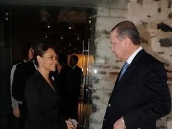 BAŞBAKAN ÜNLÜLERLE!