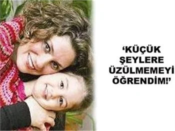 EĞLENMEK İSTEYİNCE BABASINA KOŞUYOR