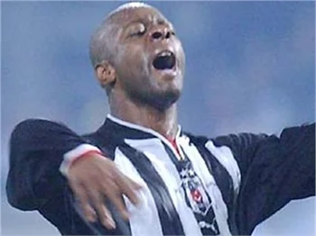 NOUMA GAZETECİLERİN ÜZERİNE İZMARİT ATTI!