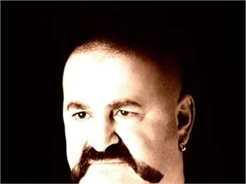 ŞAFAK SEZER MUSLUK TAMİRCİSİ OLUYOR...
