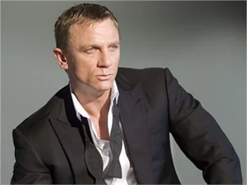 JAMES BOND'UN EŞCİNSEL OLDUĞU İDDİA EDİLİYOR...