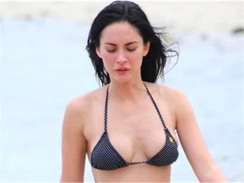 Megan Fox seksi bikinisiyle yürek hoplattı