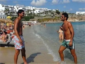 Futbolcu Selçuk Şahin'in aşk tatili!