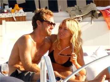Aşk gemisinde Jude Lav ve Sienna Miller...