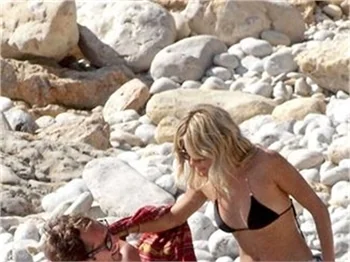 Jude Law ve Sienna Miller tatillerine devam ediyorlar...