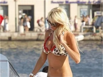 Victoria Silvstedt bikini ile görüntülendi..