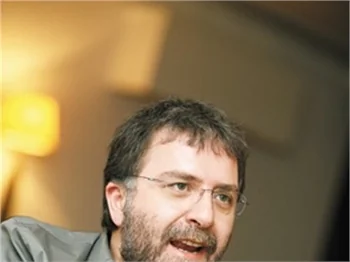 AHMET HAKAN: 'AĞLAMAK DELİKANLIYI BOZAR'