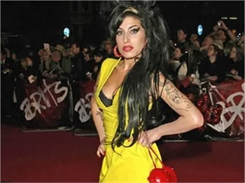 AMY WINEHOUSE, ARTIK DAHA SAĞLIKLI!