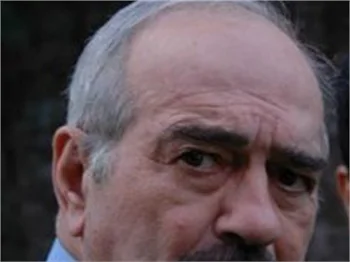FİKRET HAKAN, GENÇ OYUNCULARI ELEŞTİRDİ!