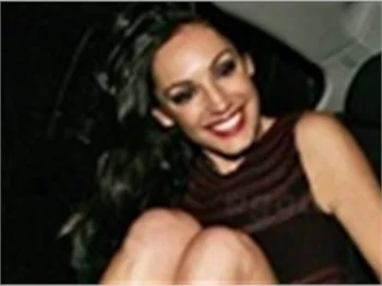 KELLY BROOK MİNİ ETEK MAĞDURU OLDU!