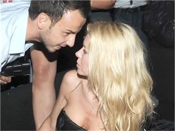 Tara Reid'den doğum günü frikiği!