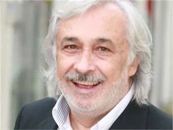USTA OYUNCU MÜJDAT GEZEN’İ YAKAN FİLM!