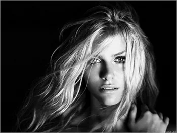 Brooklyn Decker'dan nefes kesen pozlar