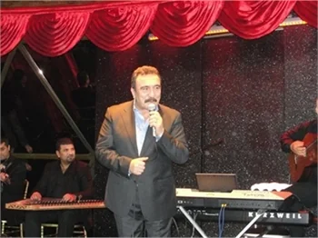 Nahide Palas'ta Ümit Besen sahne aldı..