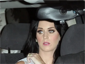 Katy Perry'den muhteşem frikik!