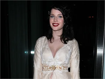 Helen Flanagan'den dantelli seksilik!