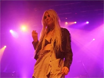 Taylor Momsen'dan çılgın şov!