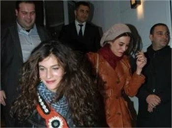 EZEL OYUNCULARI TAKSİM'DE BULUŞTU!