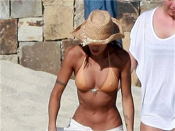 Elisabetta Canalis'den bikinili pozlar!